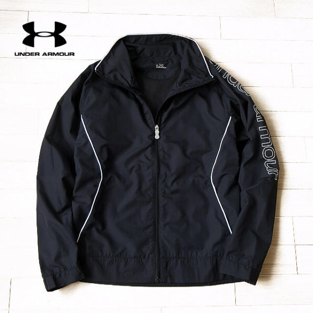 UNDER ARMOUR(アンダーアーマー)の超美品 Mサイズ アンダーアーマー レディース ジップジャケット ブラック レディースのジャケット/アウター(その他)の商品写真