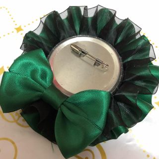 サテンリボンとオーガンジーの缶バッジロゼット♡ 【GREEN×BLACK】(その他)