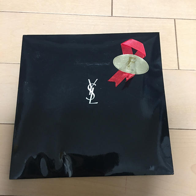 Yves Saint Laurent Beaute(イヴサンローランボーテ)のハンカチ　ブランド レディースのファッション小物(ハンカチ)の商品写真