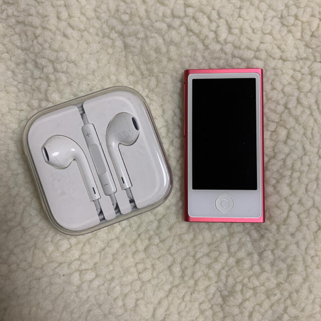 Apple(アップル)のApple iPod nano ＆ イヤホン セット スマホ/家電/カメラのオーディオ機器(ポータブルプレーヤー)の商品写真