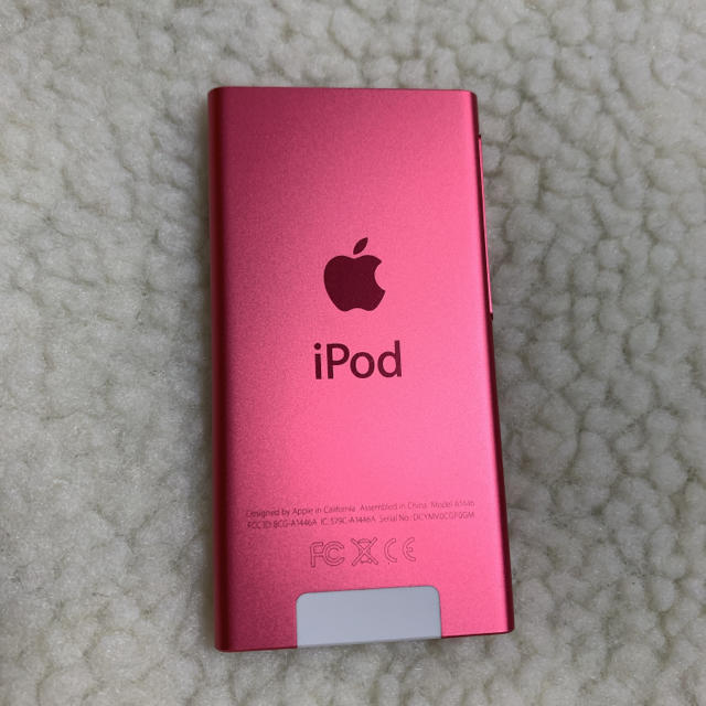 Apple(アップル)のApple iPod nano ＆ イヤホン セット スマホ/家電/カメラのオーディオ機器(ポータブルプレーヤー)の商品写真