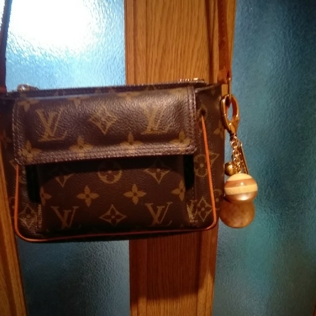 LOUIS VUITTON(ルイヴィトン)の[クミコ様専用]LOUIS VUITTON　バックチャーム　ピンク＆ベージュ レディースのアクセサリー(チャーム)の商品写真