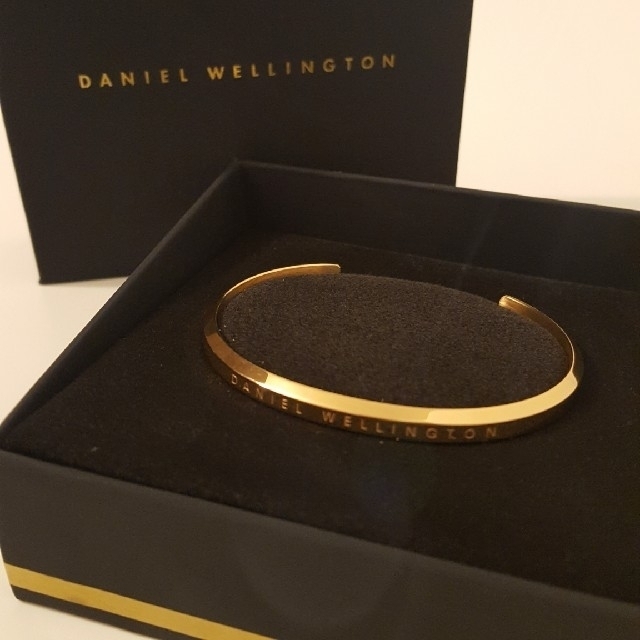 Daniel Wellington(ダニエルウェリントン)のローズゴールドS★ダニエル ウェリントン★バングル★ブレスレット レディースのアクセサリー(ブレスレット/バングル)の商品写真