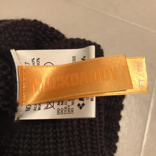 MACKDADDY(マックダディー)のMACKDADDY モノトーンカラー ボンボン付きニット帽 メンズの帽子(ニット帽/ビーニー)の商品写真