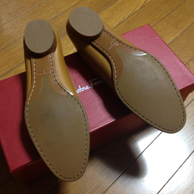 Ferragamo(フェラガモ)の未使用！フェラガモカッティングローファー レディースの靴/シューズ(ローファー/革靴)の商品写真