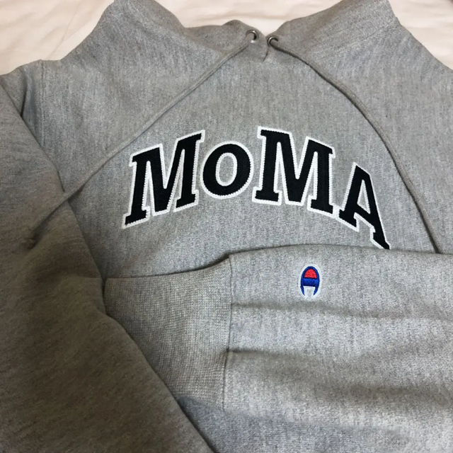MOMA(モマ)のMoma champion コラボ　フーディ メンズのトップス(パーカー)の商品写真