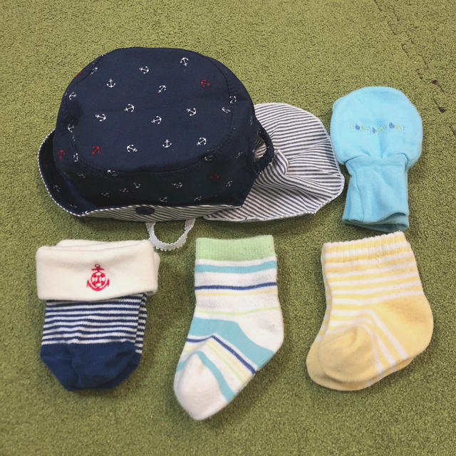 新生児 帽子 靴下 ミトン キッズ/ベビー/マタニティのこども用ファッション小物(帽子)の商品写真