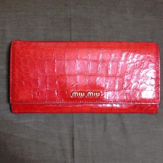 ミュウミュウ(MIU MIU)の送料込み☆MIUMIUクロコ型押し長財布(財布)