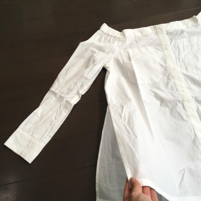 made in HEAVEN(メイドインヘブン)の白シャツ オフショルダー レディースのトップス(シャツ/ブラウス(長袖/七分))の商品写真