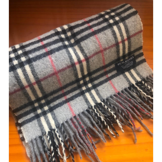 BURBERRY(バーバリー)の♥︎BURBERRY グレーチェックマフラー♥︎【美品】 レディースのファッション小物(マフラー/ショール)の商品写真