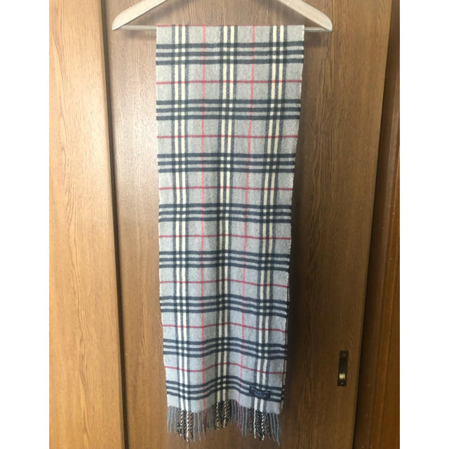 BURBERRY(バーバリー)の♥︎BURBERRY グレーチェックマフラー♥︎【美品】 レディースのファッション小物(マフラー/ショール)の商品写真