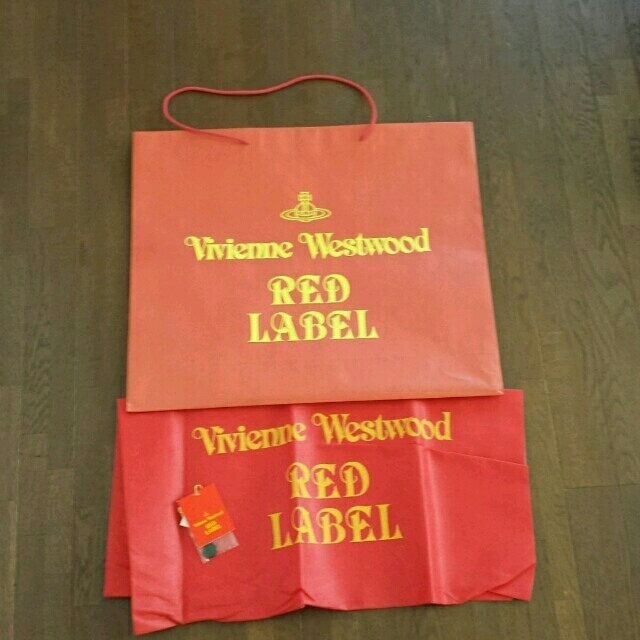 Vivienne Westwood(ヴィヴィアンウエストウッド)のヴィヴィアンウエストウッド レディースのジャケット/アウター(ロングコート)の商品写真