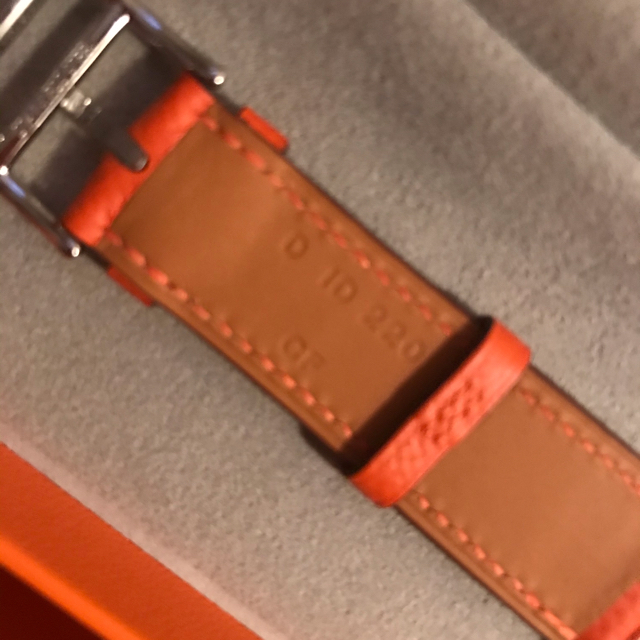 Hermes(エルメス)の【入手困難】Apple Watch series5 シンプルトゥールバンド レディースのファッション小物(腕時計)の商品写真