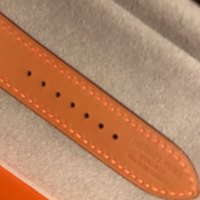 Hermes(エルメス)の【入手困難】Apple Watch series5 シンプルトゥールバンド レディースのファッション小物(腕時計)の商品写真