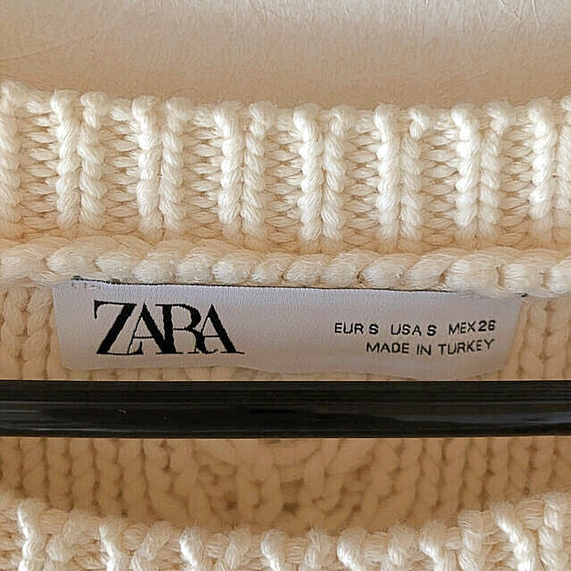 ZARA(ザラ)の《いちご様専用》ZARA ザラ　ケーブルニット　白 レディースのトップス(ニット/セーター)の商品写真