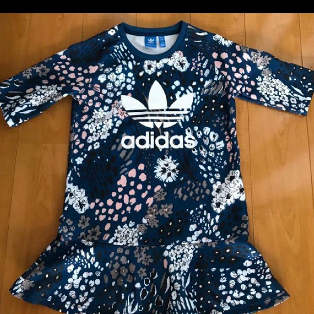 adidas(アディダス)のアディダスオリジナルのミニワンピ レディースのワンピース(ミニワンピース)の商品写真