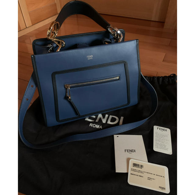 FENDI(フェンディ)のさくら様  専用  フェンディ ラナウェイ ショルダーバック  レディースのバッグ(ショルダーバッグ)の商品写真