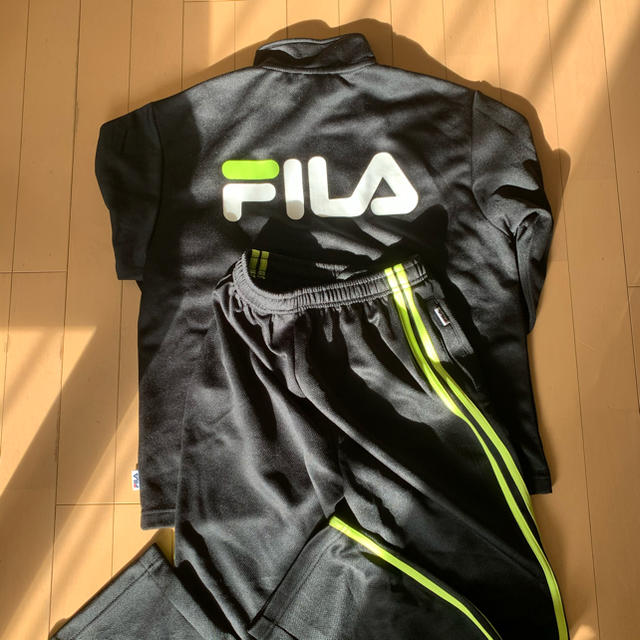 FILA(フィラ)のFILA フィラ　150 ジャージ  上下　セット　未使用　黒 キッズ/ベビー/マタニティのキッズ服男の子用(90cm~)(ジャケット/上着)の商品写真