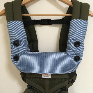 エルゴベビー(Ergobaby)のぽちこ様専用♡omni360 一体型よだれカバー リバーシブル (外出用品)