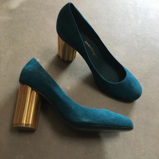 サルヴァトーレフェラガモ(Salvatore Ferragamo)の最終値下げ　フェラガモ フラワーヒールパンプス(ハイヒール/パンプス)