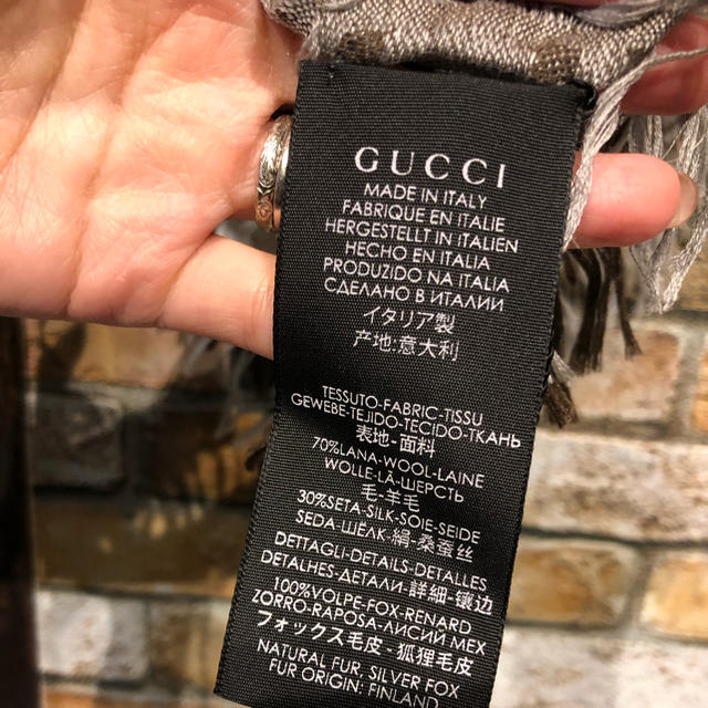 Gucci(グッチ)のセール！グッチ　新品　フォクスファー　ショール レディースのファッション小物(マフラー/ショール)の商品写真