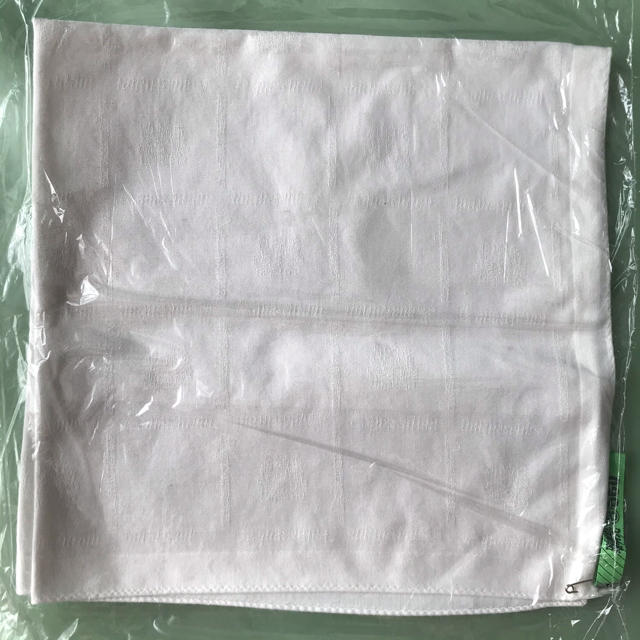 AQUA SCUTUM(アクアスキュータム)の白　ハンカチ　結婚式 メンズのファッション小物(ハンカチ/ポケットチーフ)の商品写真