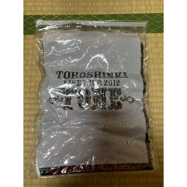 東方神起(トウホウシンキ)の東方神起　《TONE》Tシャツ（ファスナーケース入り） エンタメ/ホビーのタレントグッズ(ミュージシャン)の商品写真