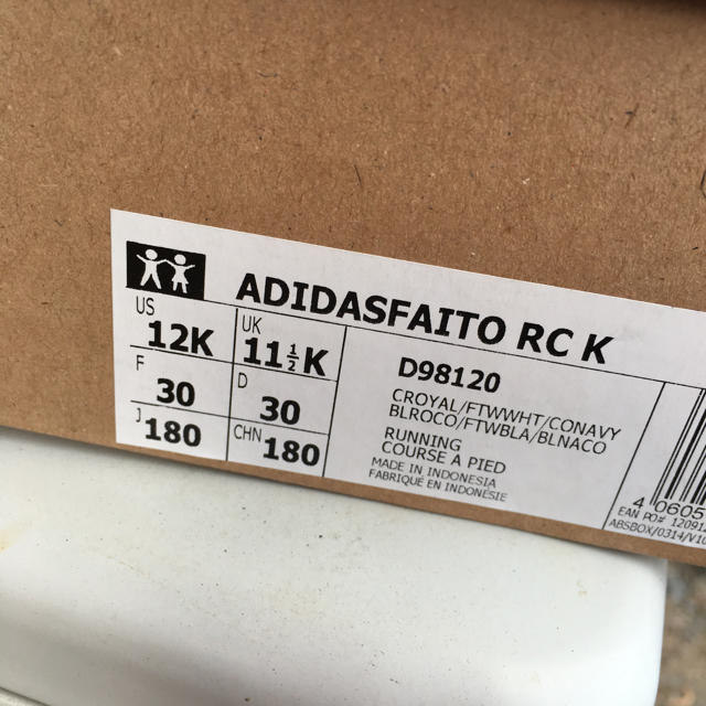 adidas(アディダス)の18センチ　　アディダス　　スニーカー　　キッズ　　　　　箱なし キッズ/ベビー/マタニティのキッズ靴/シューズ(15cm~)(スニーカー)の商品写真