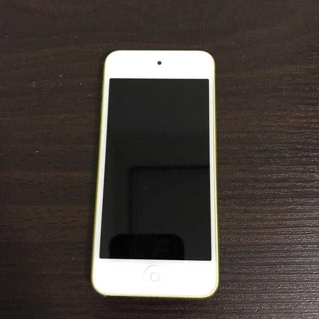 iPod touch(アイポッドタッチ)のipod touch 第五世代　32gb yellow スマホ/家電/カメラのオーディオ機器(ポータブルプレーヤー)の商品写真