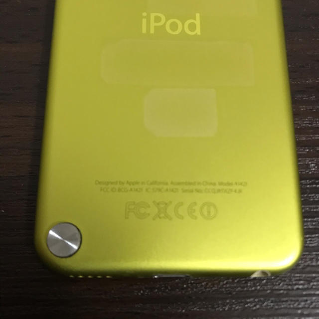 iPod touch(アイポッドタッチ)のipod touch 第五世代　32gb yellow スマホ/家電/カメラのオーディオ機器(ポータブルプレーヤー)の商品写真