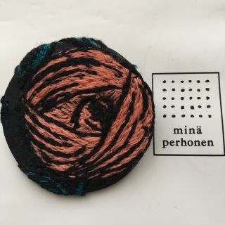 ミナペルホネン(mina perhonen)の＊お値下げ＊ ミナペルホネン サンキューベリーバッジ rosy 濃いピンク(ブローチ/コサージュ)