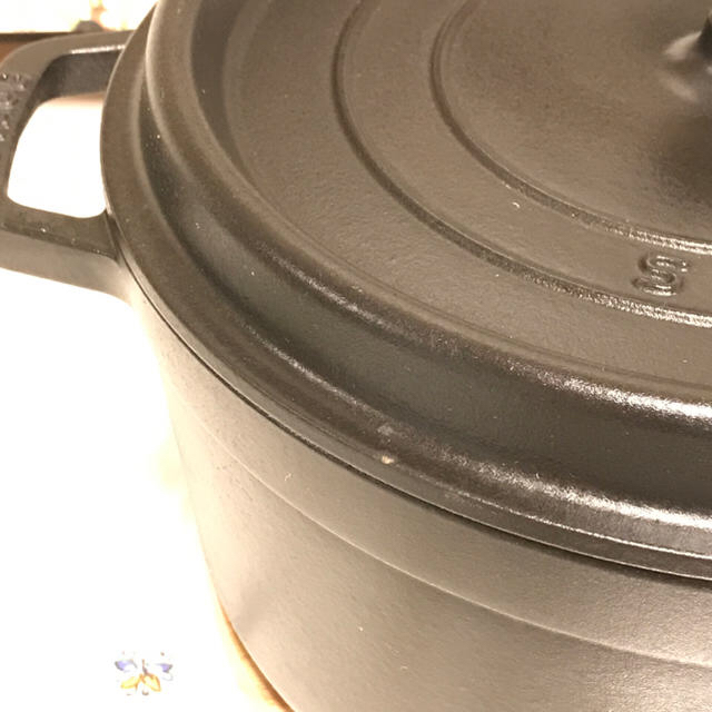 STAUB(ストウブ)のStaub【ストウブ】ラウンド26㎝ インテリア/住まい/日用品のキッチン/食器(鍋/フライパン)の商品写真