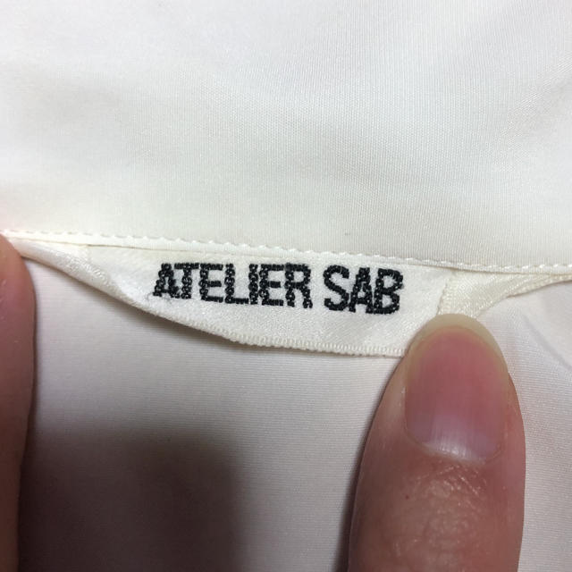 ATELIER SAB(アトリエサブ)のアトリエサブ ATELIER SAB シンプル白ブラウス シャツ 長袖USED レディースのトップス(シャツ/ブラウス(長袖/七分))の商品写真