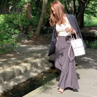 styling/】ドットロングスカート 神崎恵さん着用-