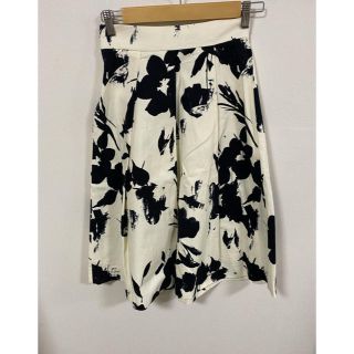 ザラ(ZARA)のZARA  花柄スカート　(ひざ丈スカート)