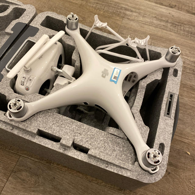 DJI PHANTOM4 pro 国内正規品 中古 エンタメ/ホビーのおもちゃ/ぬいぐるみ(ホビーラジコン)の商品写真