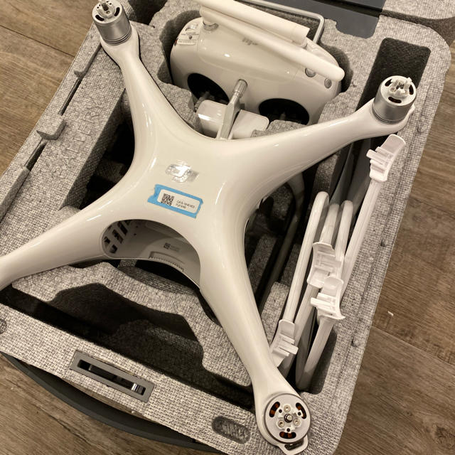 DJI PHANTOM4 pro 国内正規品 中古 エンタメ/ホビーのおもちゃ/ぬいぐるみ(ホビーラジコン)の商品写真