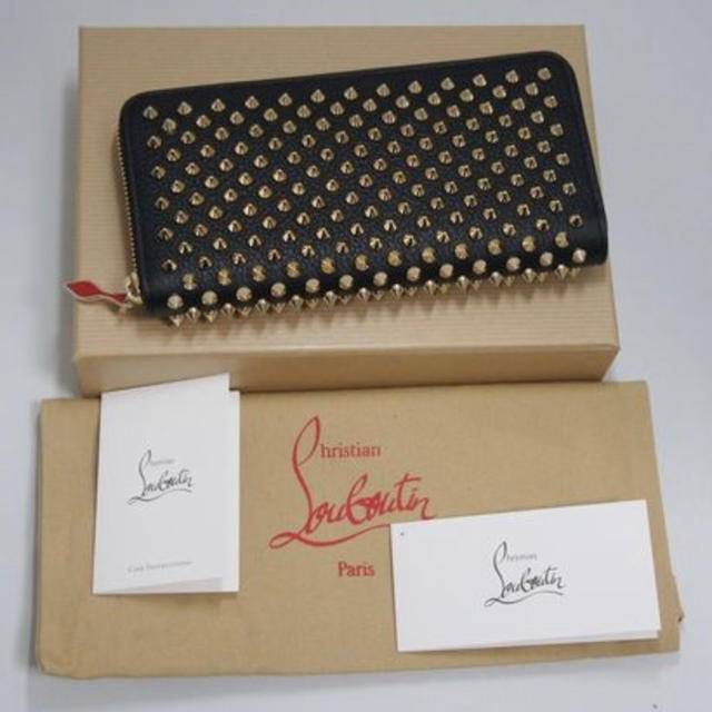 Christian Louboutin(クリスチャンルブタン)のChristian Louboutin ゴールドスタッズ長財布 レディースのファッション小物(財布)の商品写真