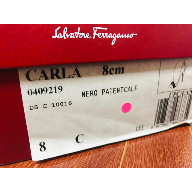 Salvatore Ferragamo(サルヴァトーレフェラガモ)のフェラガモ パンプス CARLA 黒 8C 大きいサイズ 箱付き レディースの靴/シューズ(ハイヒール/パンプス)の商品写真