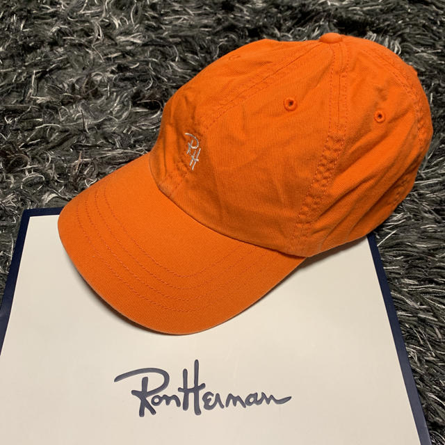 Ron Herman(ロンハーマン)のロンハーマン キャップ オレンジ RHロゴ入り 新品未使 ユニセックス メンズの帽子(キャップ)の商品写真