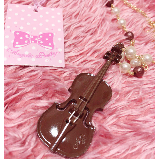 Angelic Prettyバイオリンネックレス