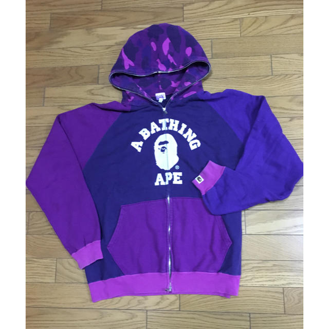 A BATHING APE(アベイシングエイプ)の中古APEクレイジーパーカー紫迷彩Lシャーク型シミありヴィンテージ  メンズのトップス(パーカー)の商品写真