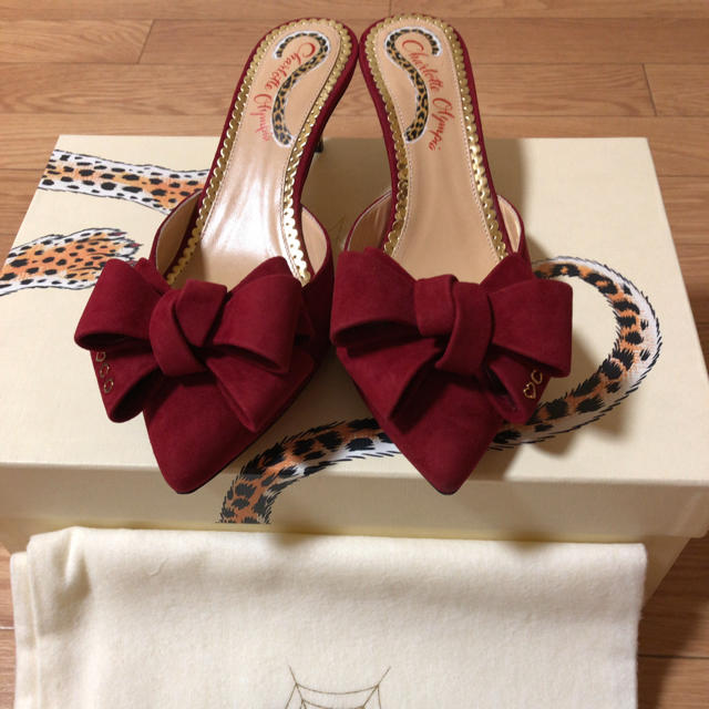 Charlotte Olympia(シャルロットオリンピア)の新品未使用　シャーロットオリンピア　リボンパンプス レディースの靴/シューズ(ハイヒール/パンプス)の商品写真