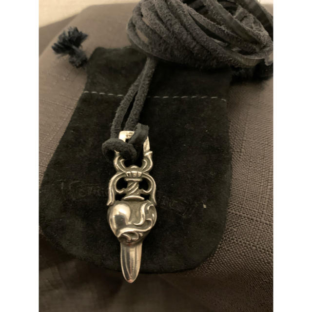 Chrome Hearts(クロムハーツ)の【値下げ】【正規品】クロムハーツ　ハートダガー ペンダント　クロムハーツ皮紐付き メンズのアクセサリー(ネックレス)の商品写真