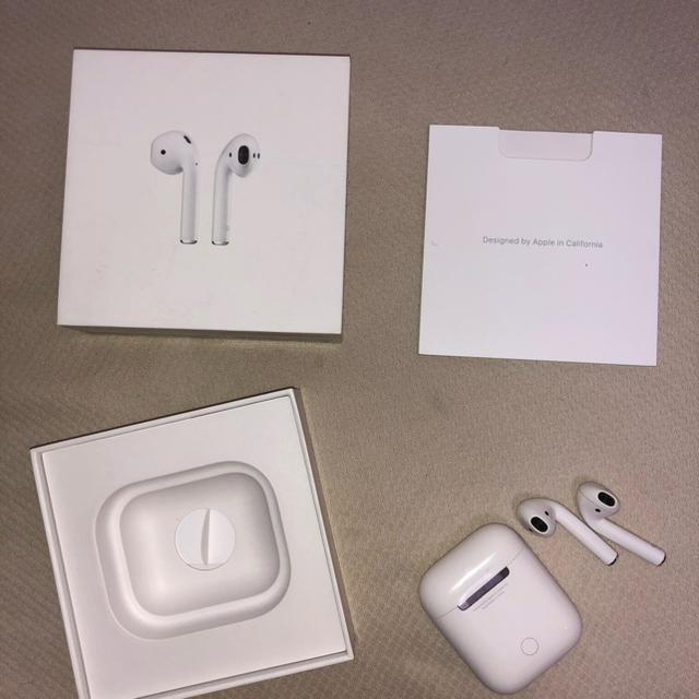 Apple(アップル)のairpods  スマホ/家電/カメラのオーディオ機器(ヘッドフォン/イヤフォン)の商品写真