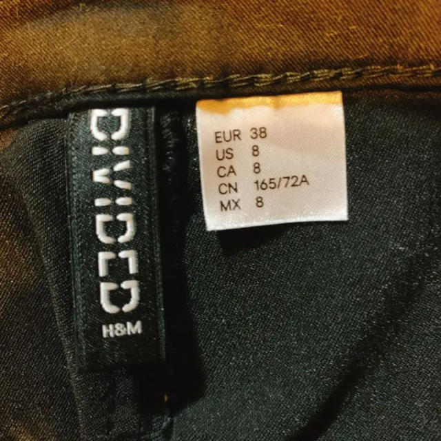 H&M(エイチアンドエム)のショートパンツ 黒 ブラック レディースのパンツ(ショートパンツ)の商品写真