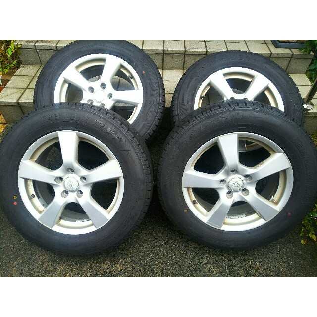 Goodyear(グッドイヤー)の225/65Ｒ17 スタッドレス４本セット
GOOD YEAR ICE  自動車/バイクの自動車(タイヤ・ホイールセット)の商品写真