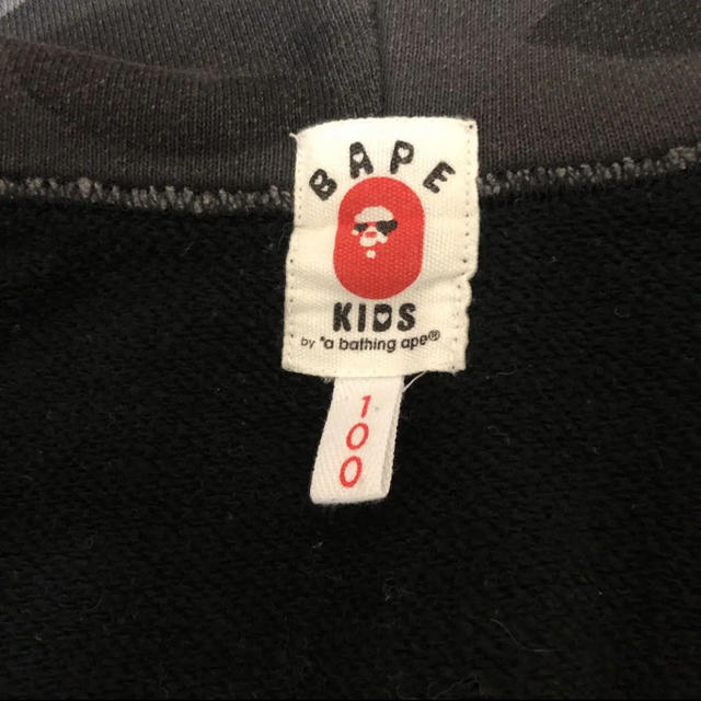 A BATHING APE(アベイシングエイプ)のBAPE シャーク カモ パーカー APE  KIDS ✴︎ XLARGEにも キッズ/ベビー/マタニティのキッズ服男の子用(90cm~)(ジャケット/上着)の商品写真