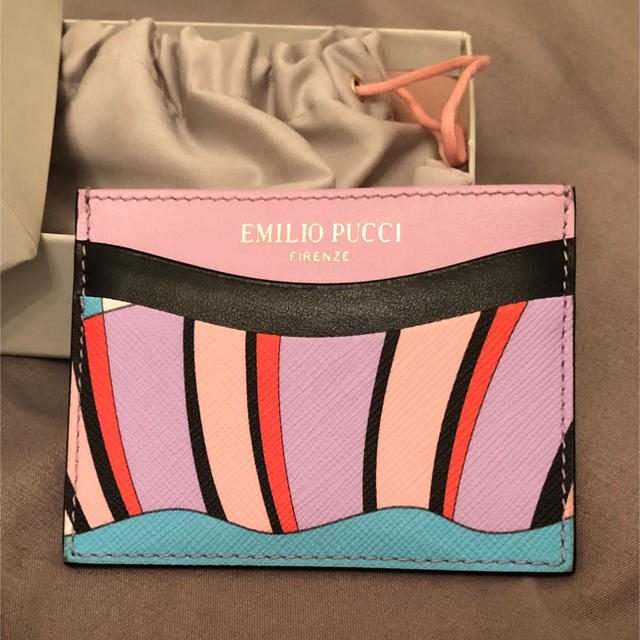 EMILIO PUCCI(エミリオプッチ)のpun pun様専用  美品エミリオプッチ　カードケース レディースのファッション小物(名刺入れ/定期入れ)の商品写真