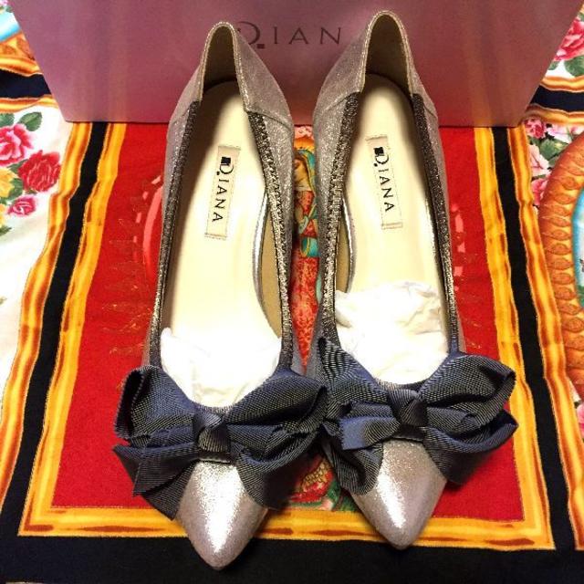 DIANA(ダイアナ)の美品　DAIANA　リボン　パンプス　シルバー　チャンキー　パーティー レディースの靴/シューズ(ハイヒール/パンプス)の商品写真